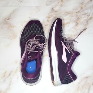 GUC Brooks Revel sneaker, size 11.